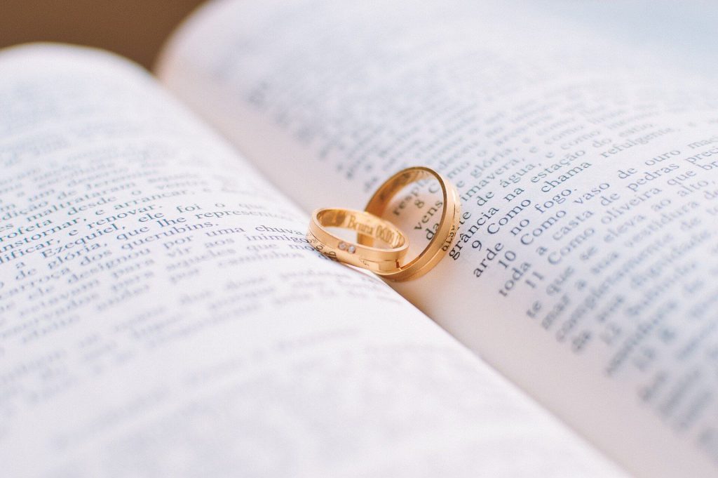 婚約指輪と結婚指輪はどう違う？知っておきたい結婚の基礎知識